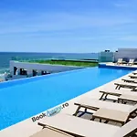 Royal In Infinity Pool & Appartamento *