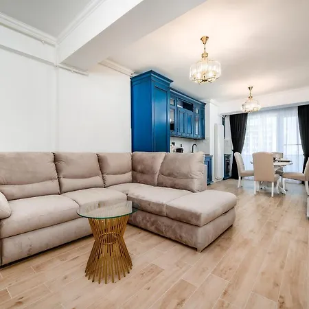 Royal - Infinity Pool & *