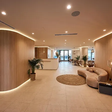 Royal - Infinity Pool & *