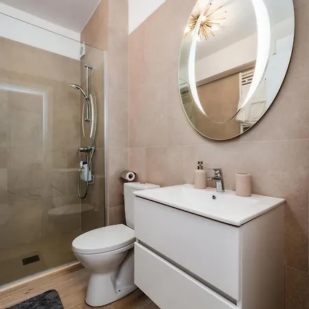 아파트 Royal - Infinity Pool & *