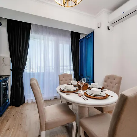 Royal - Infinity Pool & *