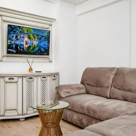 Royal - Infinity Pool & *