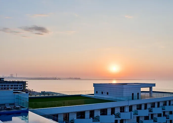 Royal - Infinity Pool & Appartement Năvodari