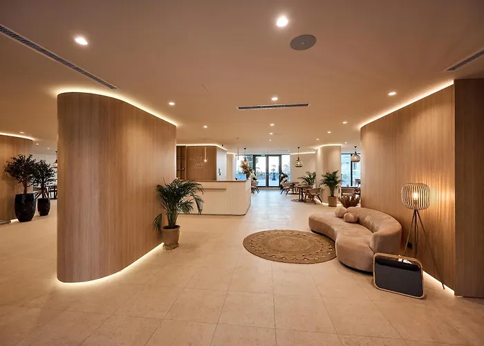 Royal - Infinity Pool & *