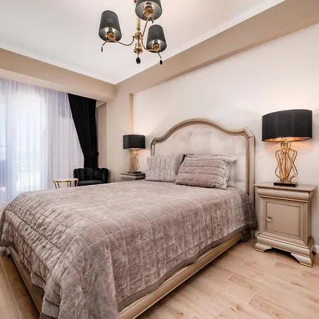 Lägenhet Royal - Infinity Pool & Năvodari