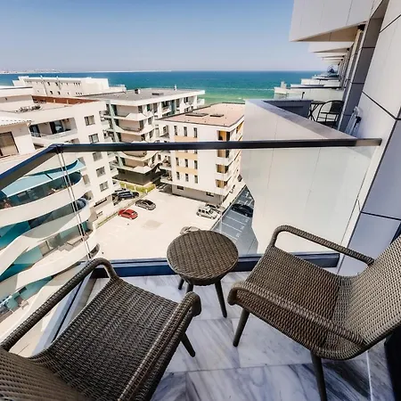 Royal - Infinity Pool & *