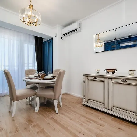 Royal - Infinity Pool & Năvodari