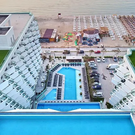 Royal In Infinity Pool & Apartamento Năvodari