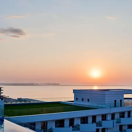 Royal - Infinity Pool & Apartment Navodari