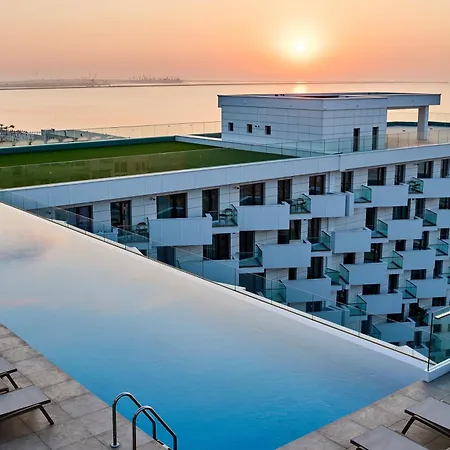 Royal In Infinity Pool & * Navodari